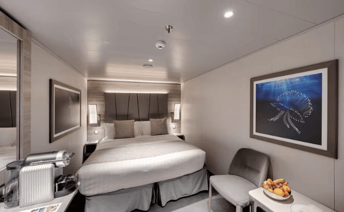 Просторный сьют с зоной отдыха на MSC Divina
