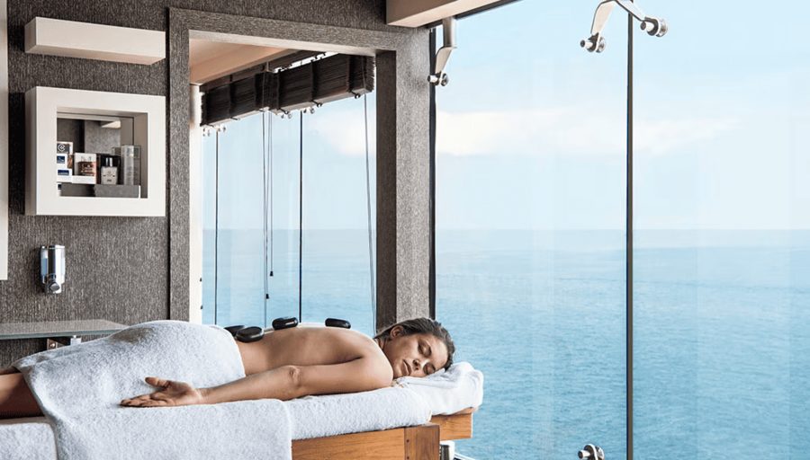 Массаж у панорамного окна в спа MSC Aurea на MSC Divina